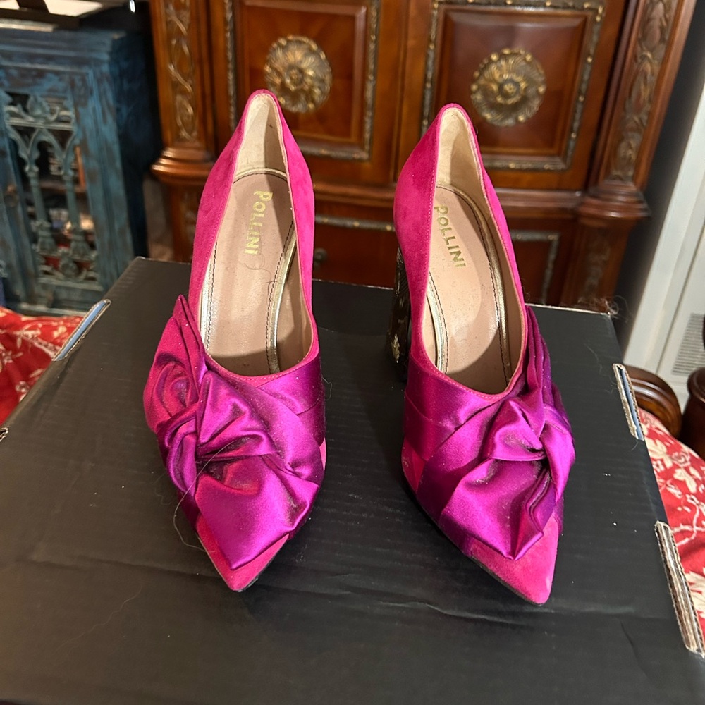 The never say fabulous fabulous Pollini shoes in Fuschia.  Bought in Venice.